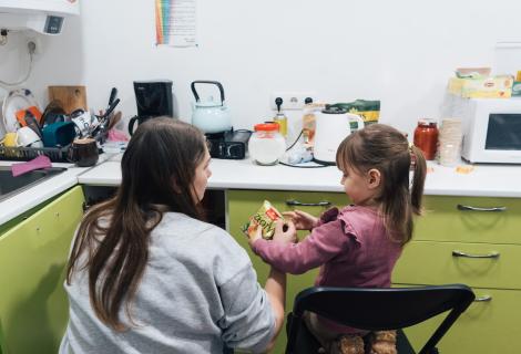 Veronika, a volunteer at Insight NGO an ActionAid partner, with her daughter Daniela at the Insight hub